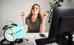Qué es procrastinar y cómo evitarlo para dejar de posponer las cosas
